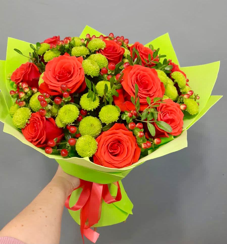 Букет цветов из: Хризантемы и Розы в Щёлково