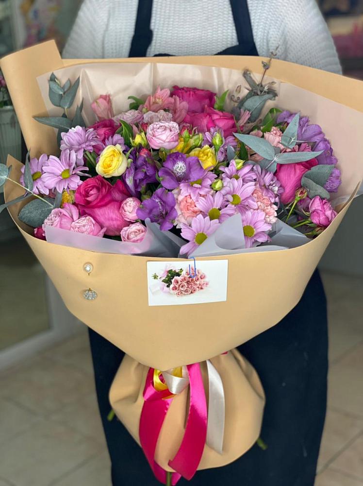 Букет цветов из: Хризантемы, Гвоздики и Альстромерии в Щёлково