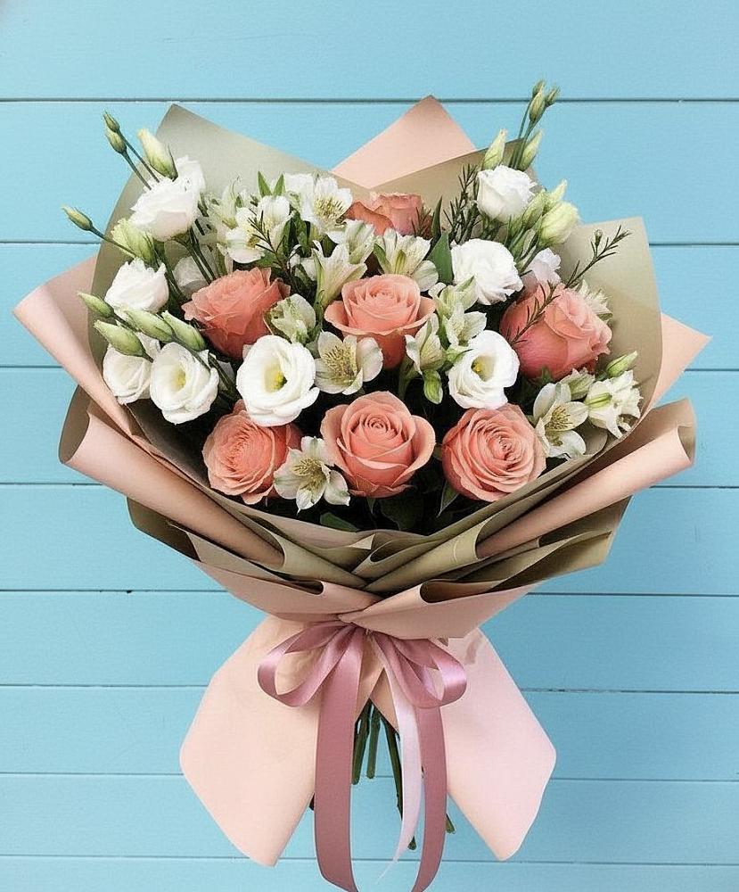 Букет цветов из: Розы, Альстромерии и Лизиантусы в Щёлково