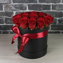 Цветочная композиция из Розы в шляпной коробке в Щёлково