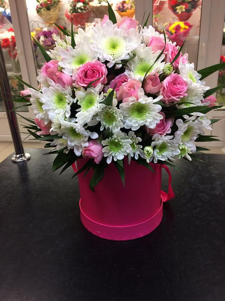 Цветочная композиция из Розы и Хризантемы в шляпной коробке в Щёлково