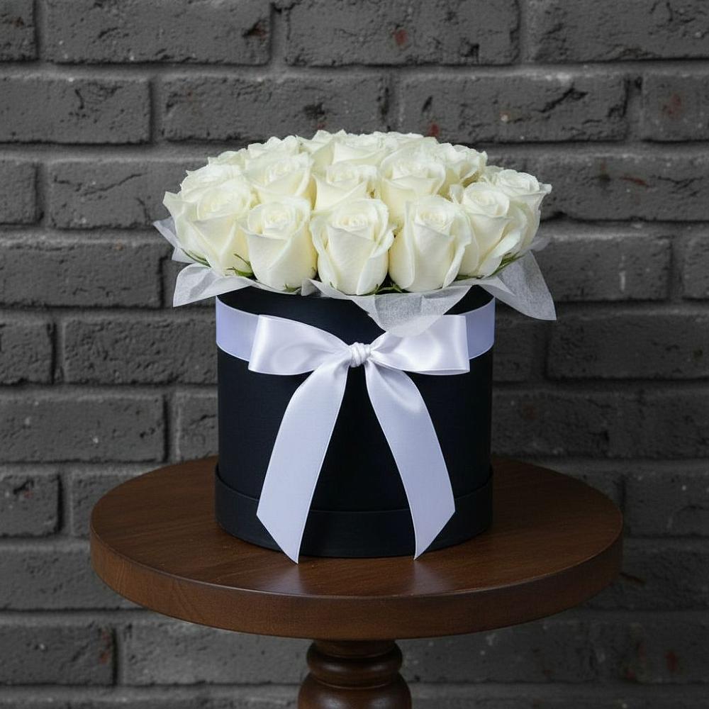 Цветочная композиция из Розы в шляпной коробке в Щёлково