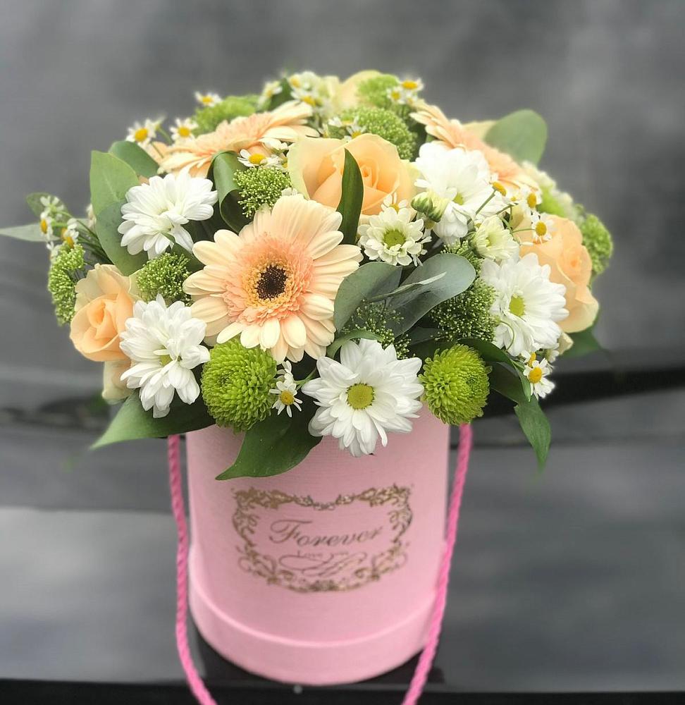 Цветочная композиция из Розы, Герберы и Хризантемы в шляпной коробке в Щёлково