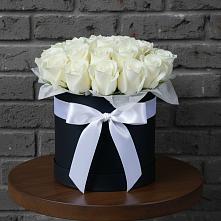 Цветочная композиция из Розы в шляпной коробке в Щёлково